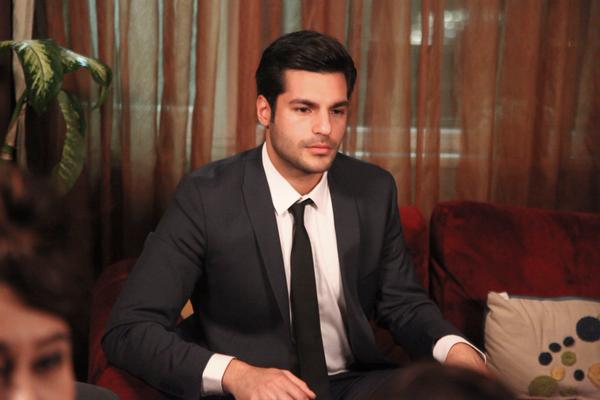 OzSer_Fan's tweet photo. || Ayaz ❤ Öykü || #KirazMevsimi 30.bölümünden  🍒❤️
@ozgecangurel @SerkanCayoglu #Kizevi  ❤️ http://t.co/f1t9v3AhDR