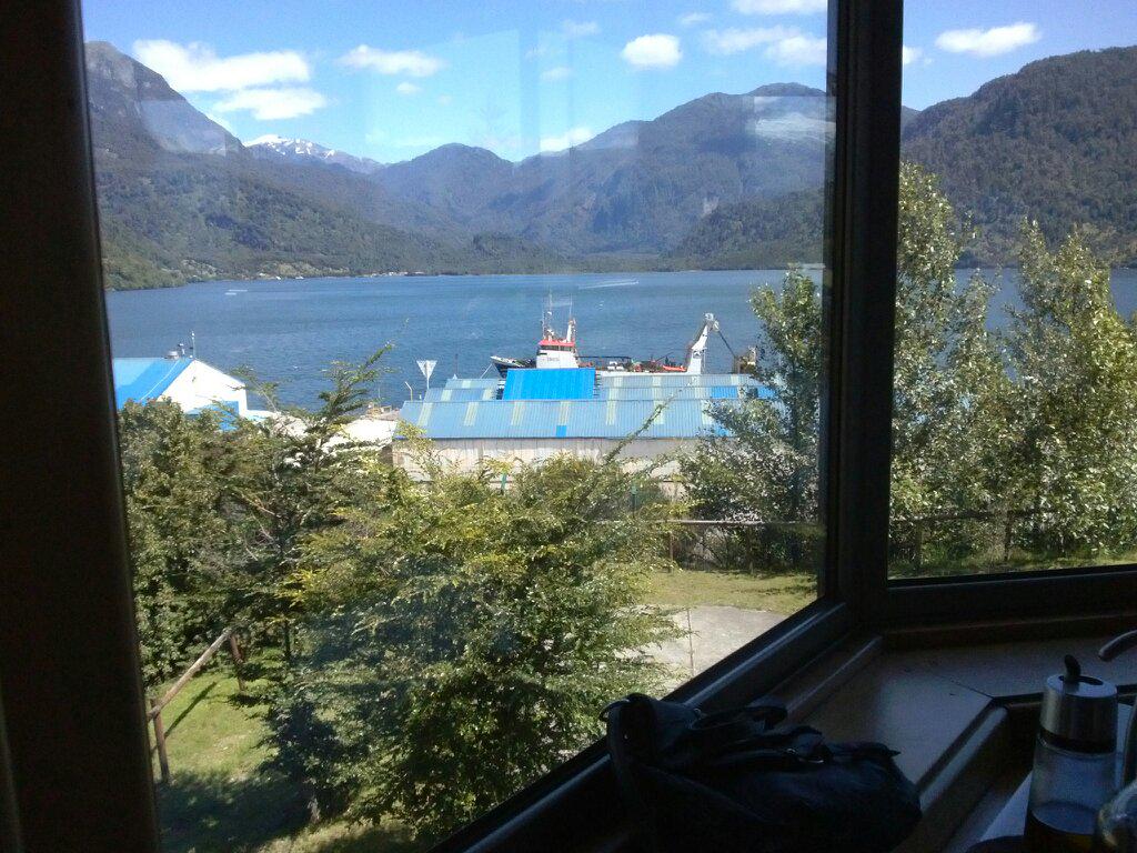 Paurano's tweet photo. Familia Tepano santelices en Puerto Chacabuco super lindo todo y mañana laguna San Rafael eeeeee http://t.co/lHQ6afuJ3f