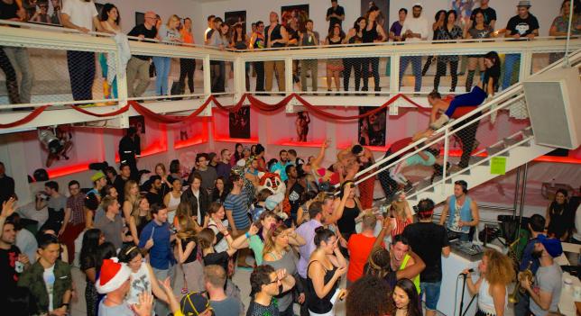 A3Noticias's tweet image. Salir de fiesta antes de trabajar, la última moda en Nueva York. Lo llaman 'Daybreaker' antena3.com/noticias/mundo…