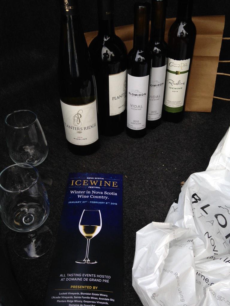 hyperion1963's tweet image. Start the car! Start the car! #IceWineFestival