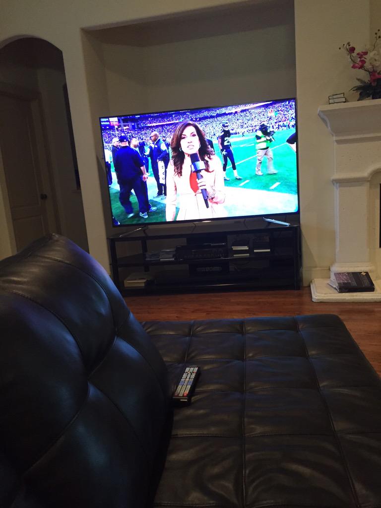 Son_TXTCU's tweet photo. Super Bowl time, ready for the commercials! #SeahawksWIN #SB49 #KatyPerry http://t.co/AYtHr2ShKT