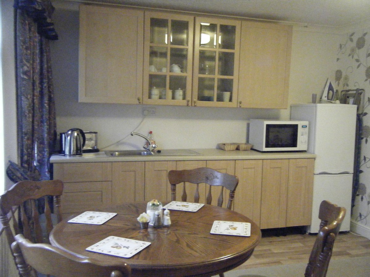 BlythewoodBnB's tweet image. Now open! 24hr DIY breakfast room, ideal for earlybird guests. #birmingham #nec #guesthouse blythewood.co.uk