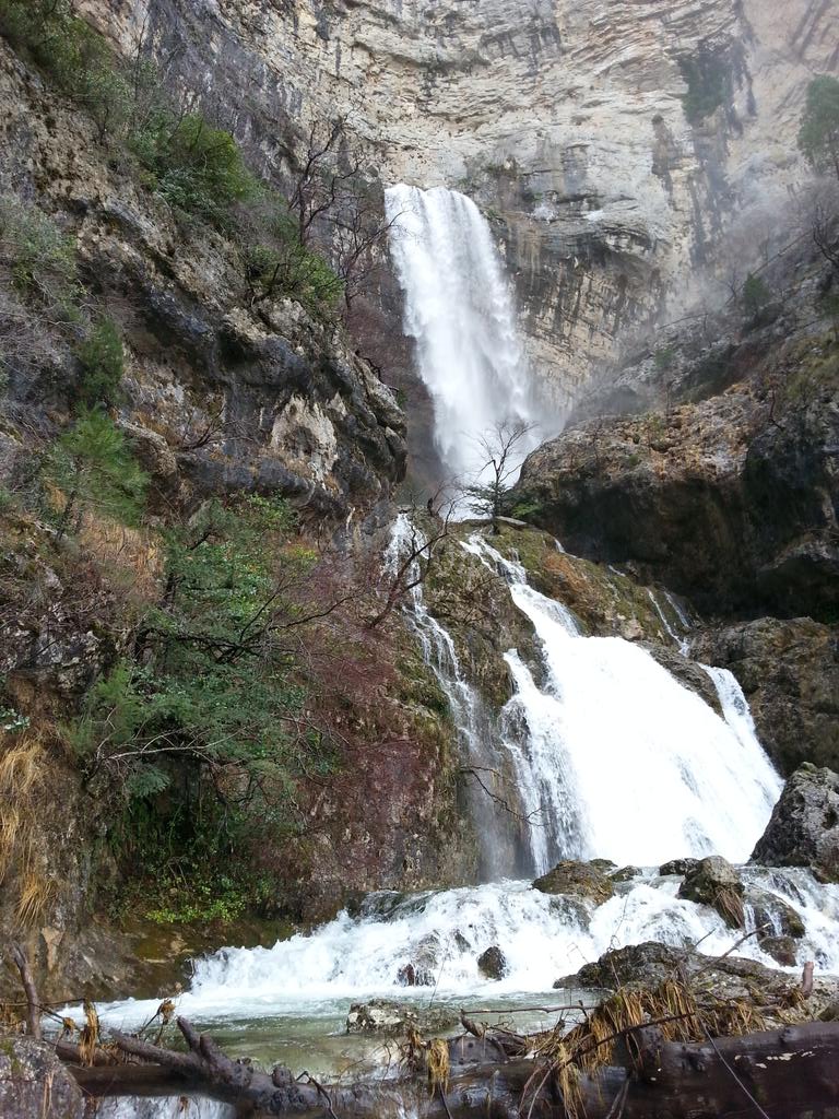 CiliSimarro's tweet photo. Los Chorros, nacimiento del Rio Mundo http://t.co/aRm1HEc08b