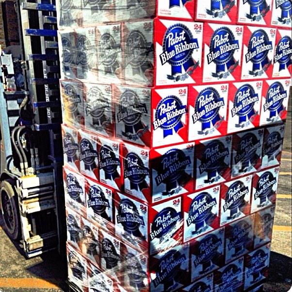 PabstBlueRibbon's tweet image. Quick pre-game beer run #sports