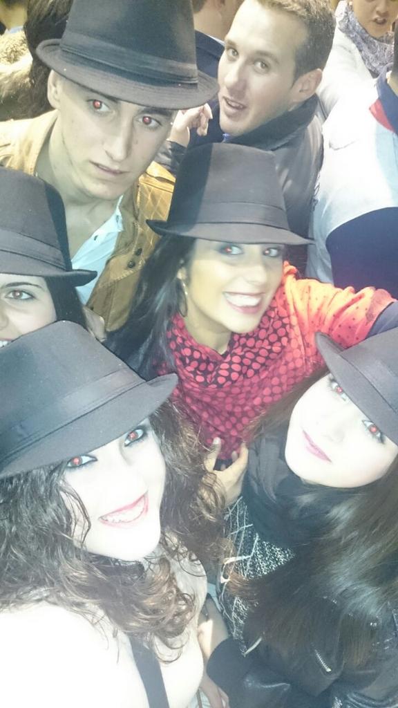 SoledadCubero's tweet photo. #ElBarrioQttf  🎩🎩🎤🎤 Oleeeeeee Seluuuu http://t.co/BhPg32t17W