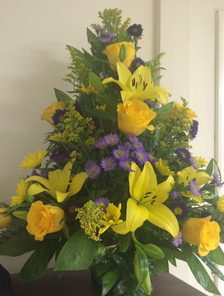 thesaraheking's tweet photo. Wish I would have got to see these at church this morning 💜💐 http://t.co/L3QuDZrP7B
