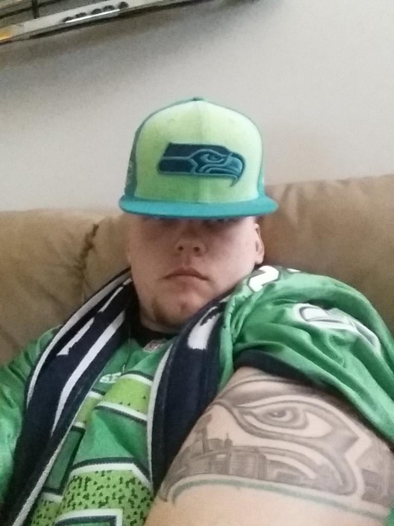 FatGuyTalent's tweet photo. #GDMRollCall #GoHawks #SuperBowl #RePete http://t.co/8D5YAgJzy2