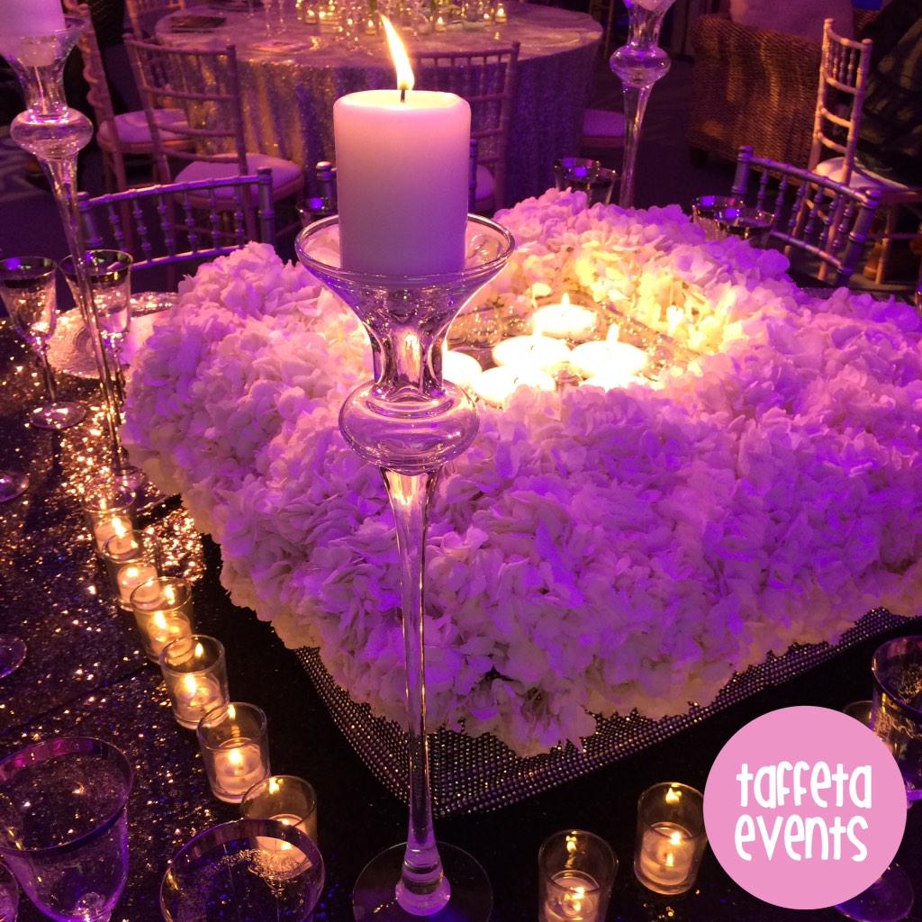 TaffetaEvents's tweet image. Absolutely stunning floral architectural from @redfloralarch at #tpws @ShopCheshireUK