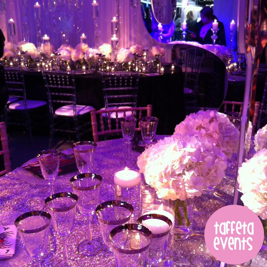 TaffetaEvents's tweet image. Absolutely stunning floral architectural from @redfloralarch at #tpws @ShopCheshireUK