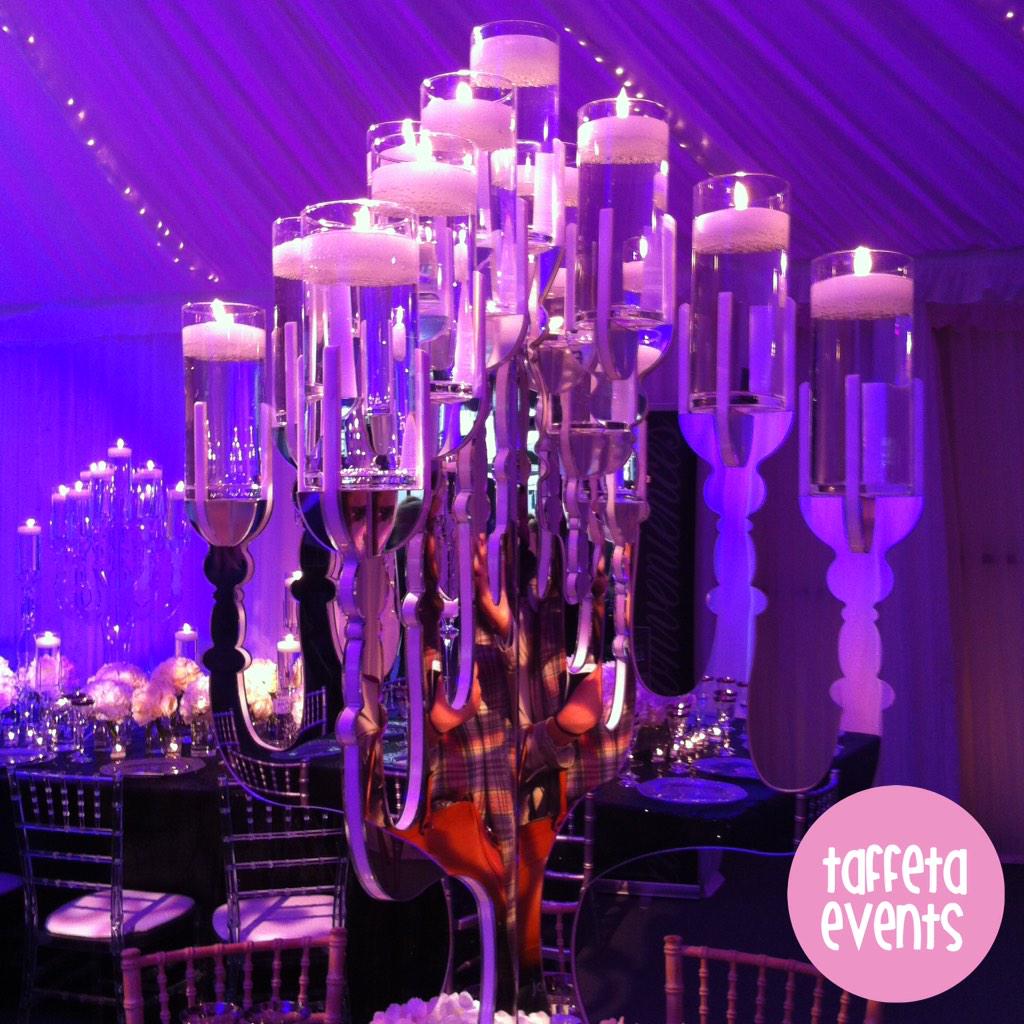 TaffetaEvents's tweet image. Absolutely stunning floral architectural from @redfloralarch at #tpws @ShopCheshireUK