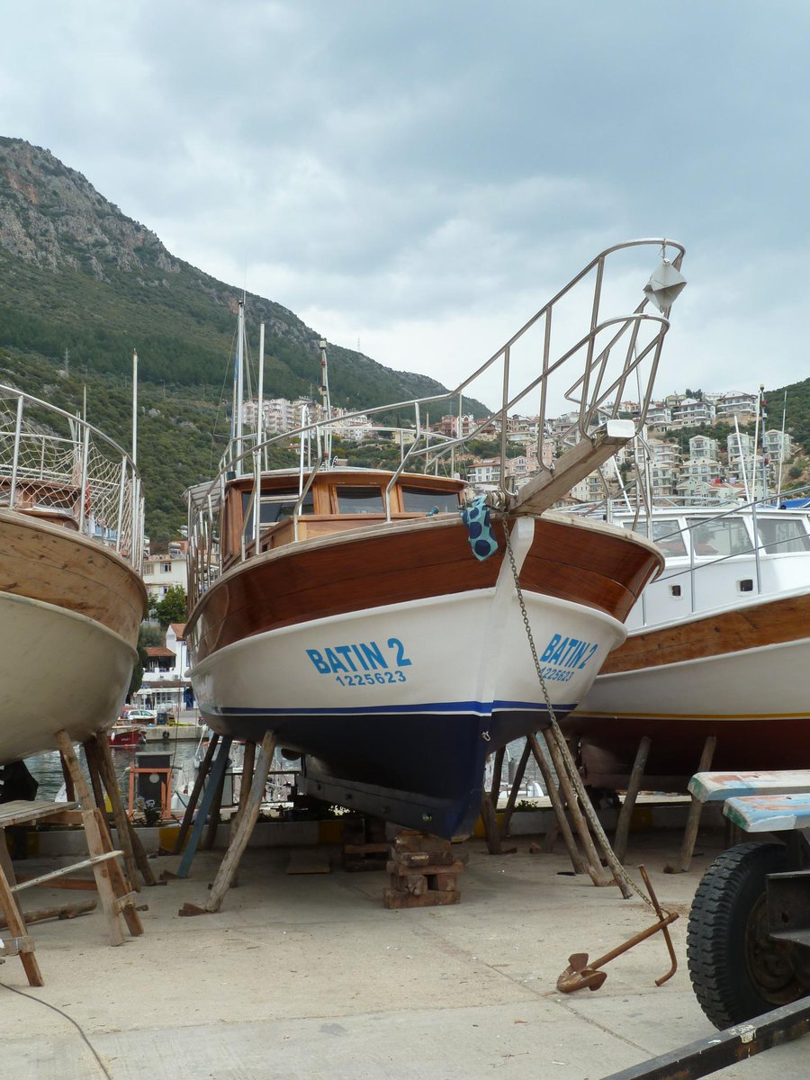 BatinBoatTours's tweet photo. getting ready for the winter maintenance of the Batin 2, fortunately there is not a lot of work to do this year http://t.co/OOuSdoYYQ8