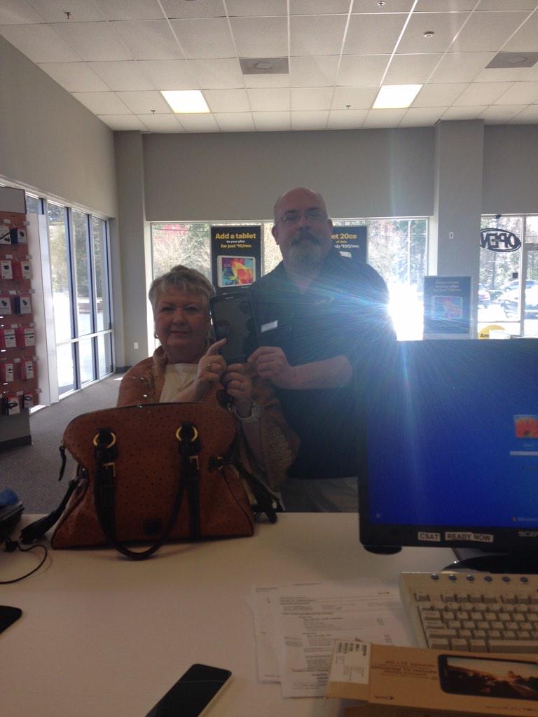 SSFIVESTAR's tweet photo. Selling tablets at Southside! @chicu8s @dano04 @kgbond0007 @thenny11 #sprintSE http://t.co/VQ7BhMMqA4