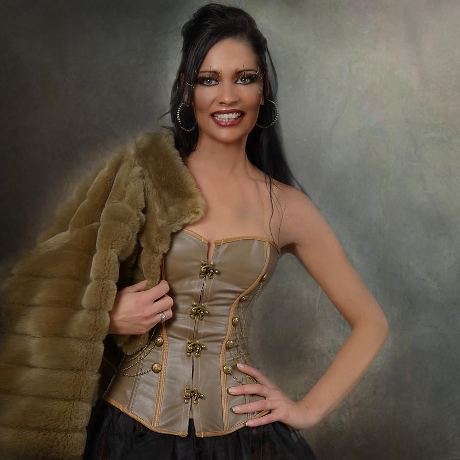 At this corset style ones like to lose his heart. Do you like it too?...check it out on miricor.de/shop/corsage/s…