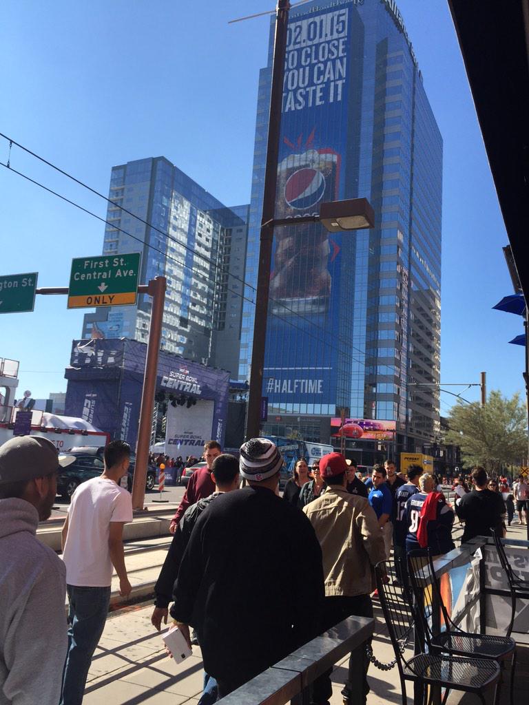 tmad0903's tweet photo. The fun continues! #stillgoing #dtphx #SB49 #SBcentral @AZSuperBowl http://t.co/UAXOPv17gD