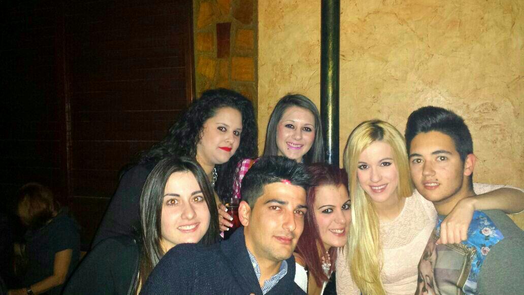taniamm17's tweet photo. Muy buena noche la de Aller @Melanimoreno200 @Gemadeltoro11 @RealesLorena @juanpu88 @fran_zafra y Ana! #ojoscucos!🙈🍻🍹 http://t.co/ckFQqMCQN3
