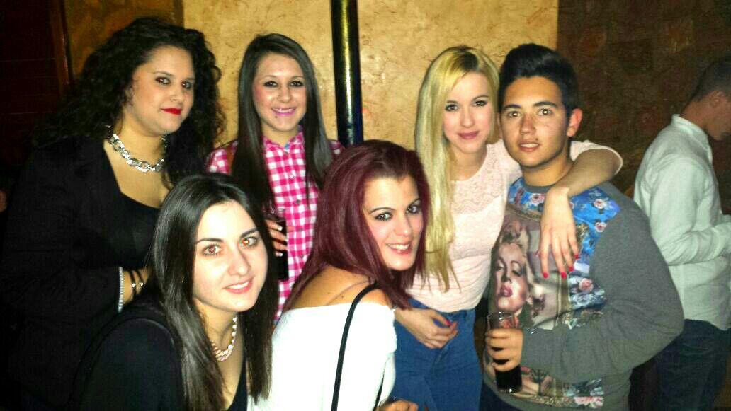 Muy buena noche la de Aller <a href="/Melanimoreno200/">Melani</a> <a href="/Gemadeltoro11/">Gema</a> <a href="/RealesLorena/">Lorena Ramirez</a> <a href="/juanpu88/">juan jose López</a> <a href="/fran_zafra/">ZAFRA</a> y Ana! #ojoscucos!🙈🍻🍹