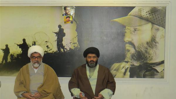 ShiaTimespk's tweet image. #MWM SG @AllamaRajaNasir Pay Homage At Graves Of Martyrs #ImadMughniyeh &amp;amp; His Son Martyr #JihadMughniyeh At #Beirut.