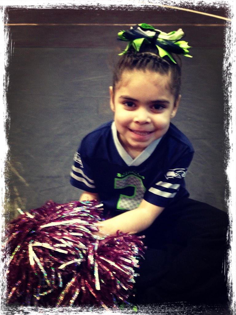 WahlukeCheer's tweet photo. Warrior jr cheerleaders LOVE the @Seahawks @TheSeaGals @PeteCarroll @RSherman_25 #12thMan #WahlukeStrong http://t.co/bUBSvpbndb