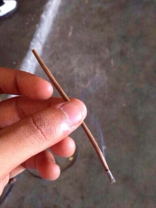 WorldOfBongz's tweet photo. Niggas be like "I only roll fat blunts". http://t.co/HwMUynwKVW