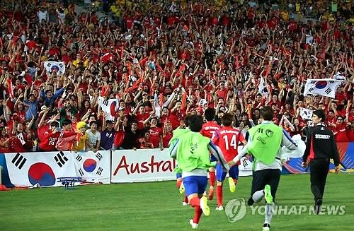 Meriel33's tweet photo. much respect for you guys. im so proud of team korea. thx for ur effort #AC015 #ACFinal #KORvAUS http://t.co/JIgFU3WhIJ