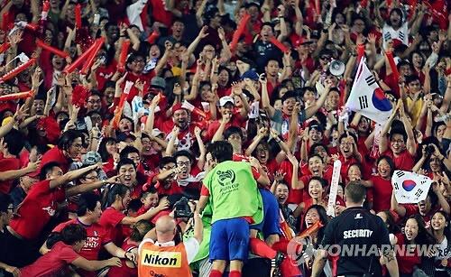 Meriel33's tweet photo. much respect for you guys. im so proud of team korea. thx for ur effort #AC015 #ACFinal #KORvAUS http://t.co/JIgFU3WhIJ