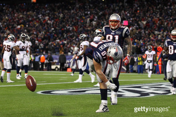 GettySport's tweet photo. Many, many footballs were harmed during the making of this gallery: http://t.co/x7tsjNucbH #GRONK #SB49 http://t.co/uNamQE98no