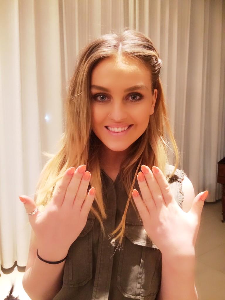 Nils_Nails's tweet photo. Lovely Perrie wearing Cindrella Collection my carriage awaits http://t.co/P1aA0LOP2Q