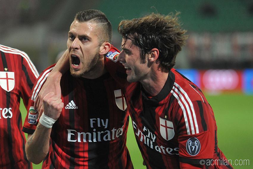 The Rossoneri are back to winning ways! #MilanParma 3-1!