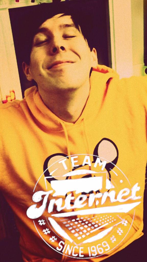 TronlerForLife's tweet photo. #teaminternet #Lockscreen #amazingphil #danisnotonfireisinthehotellobby #danisnotonfire #phan #runwithdan http://t.co/BKjgfraweB