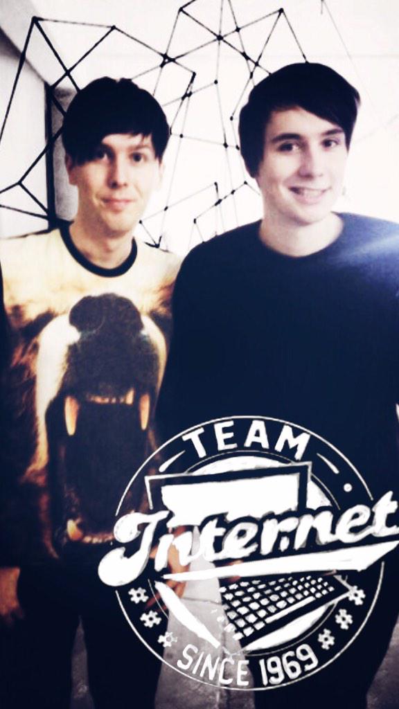 TronlerForLife's tweet photo. #teaminternet #Lockscreen #amazingphil #danisnotonfireisinthehotellobby #danisnotonfire #phan #runwithdan http://t.co/BKjgfraweB