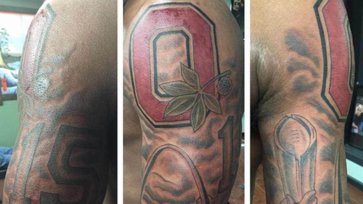 sportingnews's tweet photo. Ohio State RB Ezekiel Elliott gets his national championship tattoo… Urban Meyer, you’re next. http://t.co/9O28Vydz1w http://t.co/yQXvr4Aop9