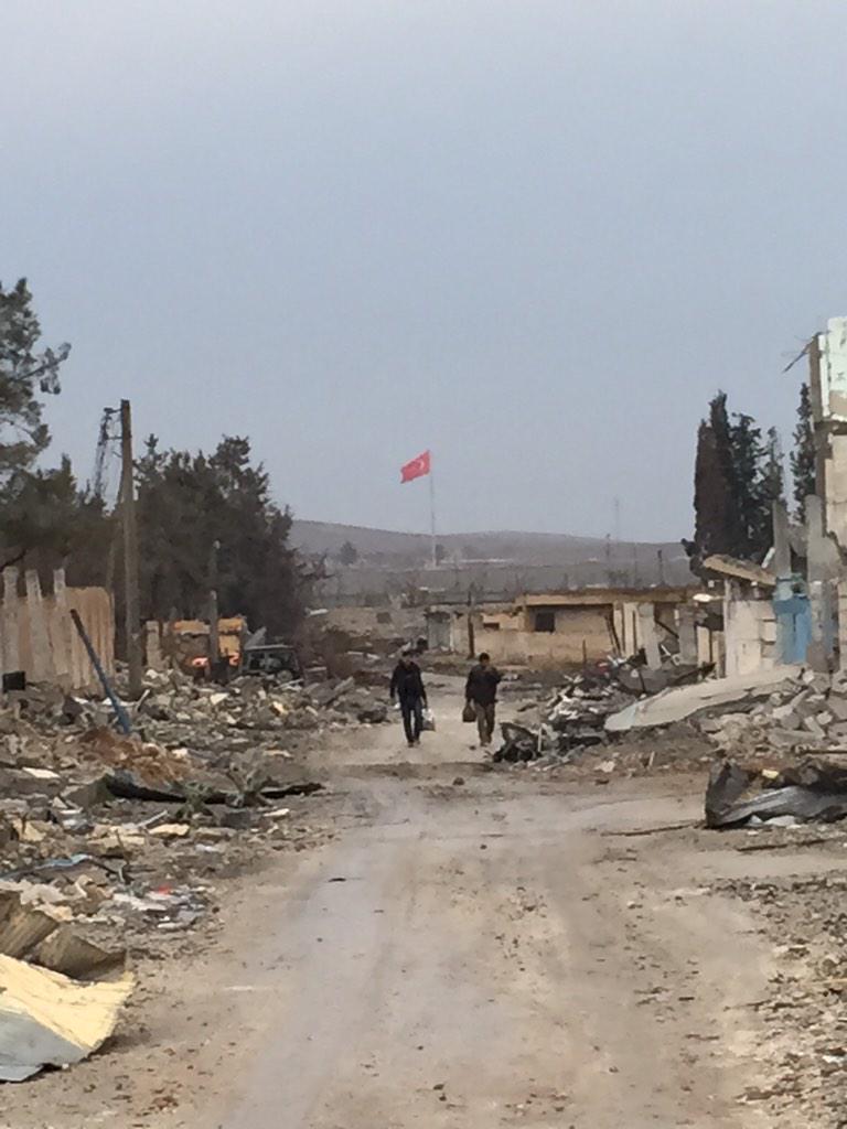 efekerem's tweet photo. what a shameless insult to raise a huge flag, against the city you helped to ruin..
#ArchitectForKobane #notTurkey http://t.co/fHzS3gm2Af