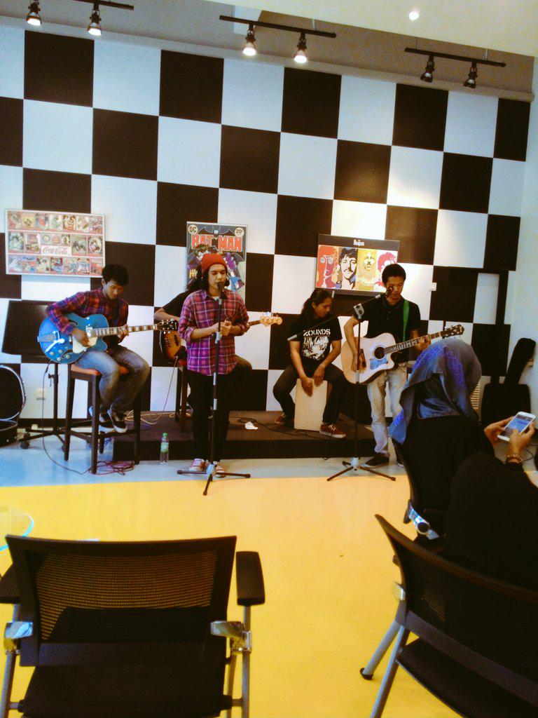 Ini semalam bersama kawan-kawan di Senang Festival dan BizPoint Flea Market. Thanks :)