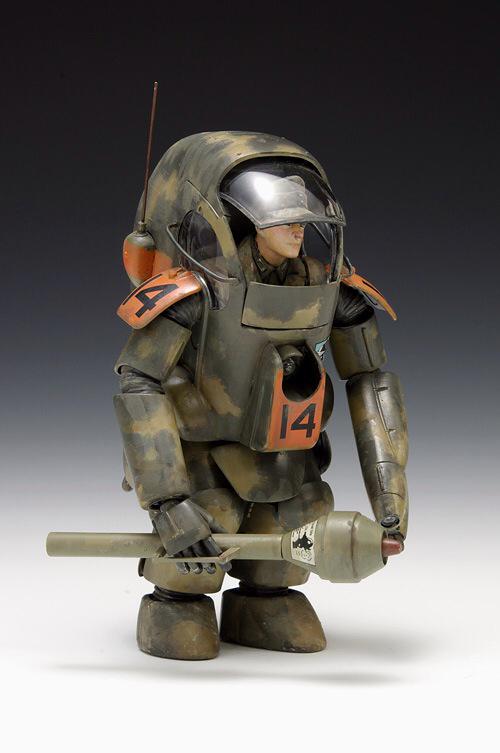 グスタフ : シュトラール軍装甲戦闘服。PKA-H型の強化型。敵SAFSに対抗するためにHシリーズの機動性能及び装甲防御力を強化し、捕獲したSAFSからコピーしたエクサイマーレーザーを装備。改修により外見はH型とは大きく異なる。