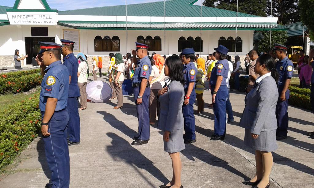 lutayanPNP's tweet photo. Monday flag raising ceremony@Lutayan Municipal Hall. http://t.co/9BZIBUDTG1