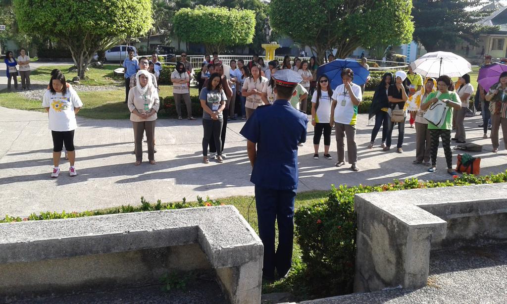 lutayanPNP's tweet photo. Monday flag raising ceremony@Lutayan Municipal Hall. http://t.co/9BZIBUDTG1