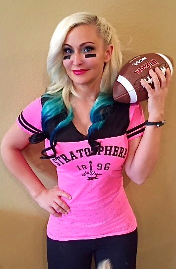 DJGirl6's tweet image. Come celebrate/sigh 2night @Level107lounge @LVStratosphere w/Me! My hair matches my team! #SeahawksWIN #SuperBowl