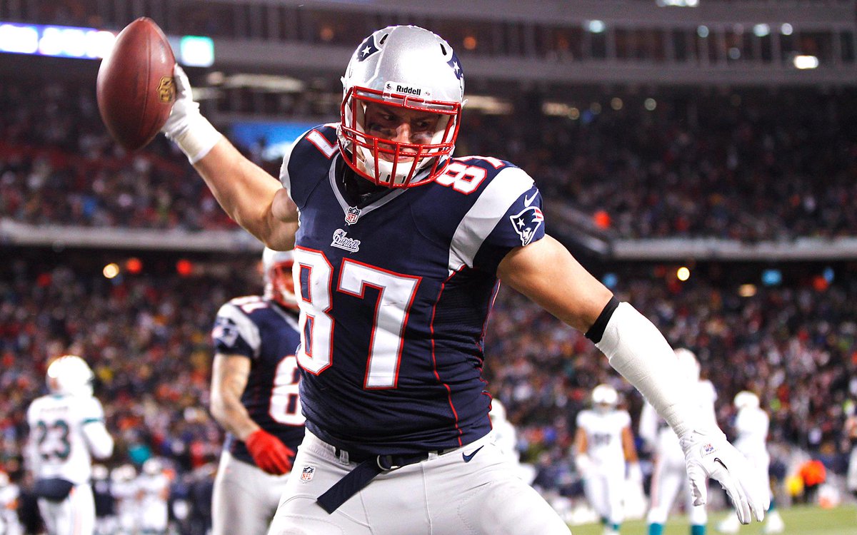 hashtracking's tweet image. Gronk Scores!  #SB49 #HashChat