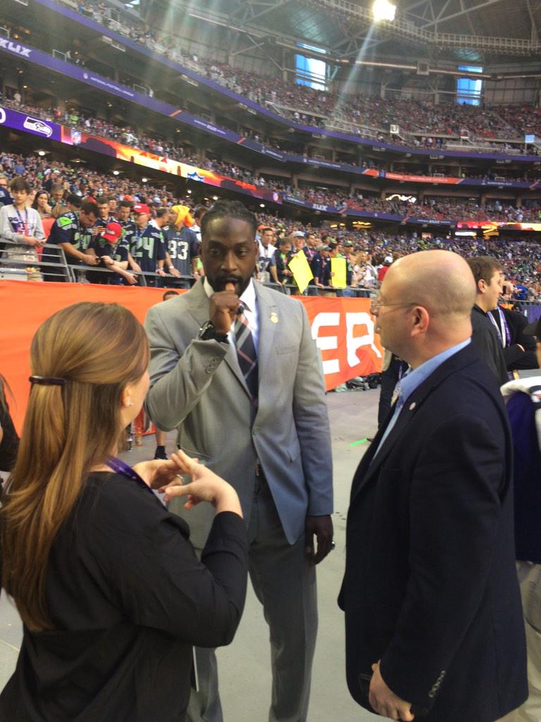 howrose's tweet photo. Thanks @AlexisKashar! Happy to teach @peanuttillman more signs when I see you in Chicago. #nflsigns @NAD1880 http://t.co/w58djXVi4P