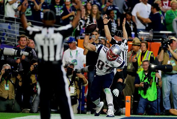 ESPNNFL's tweet image. All tied (14-14) at halftime for the 3rd time in SB history

Brady: 20-27, 177 yds, 2 TD, Int
Wilson: 4-7, 84 yds, TD