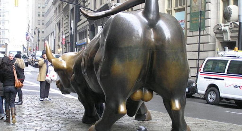 theScore's tweet image. There's already a statue of Pete Carroll.