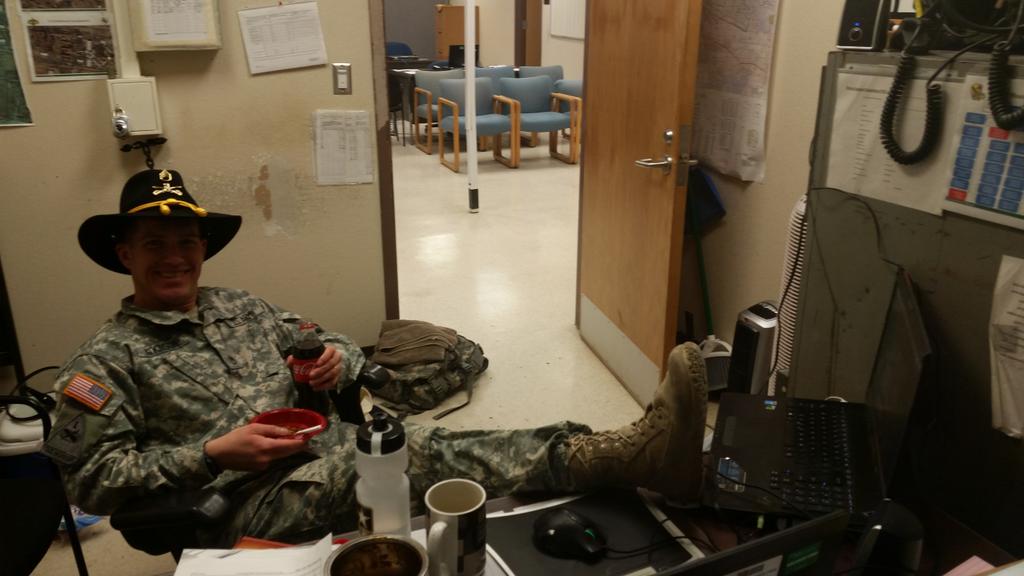 Dekarch's tweet image. That's homemade chili. #murica #aieeyah #SuperBowlXLIX #staffduty