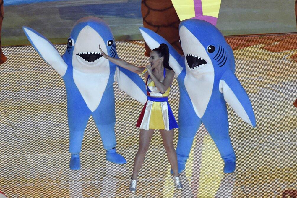RobbieBlackwell's tweet photo. “@justinarrington: .@nicksalvato, @RobbieBlackwell swears you're in one of those shark costumes on stage” http://t.co/WbwQzwGrod