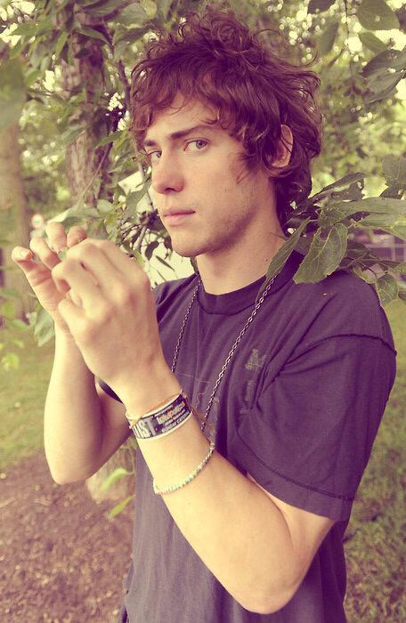 Happy Birthday Andrew VanWyngarden, you\re like the wine. 32 years 