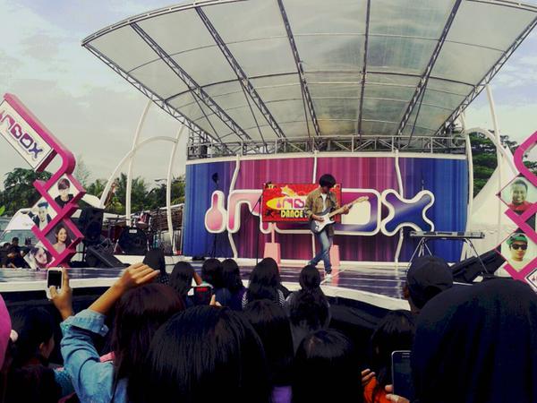 BismaniacsVoice's tweet photo. #BismaPict @bismakarisma - #LAKUKANLAH at @InboxSCTV_ http://t.co/JYMhQQ8jGV