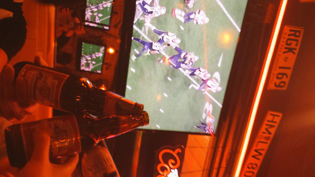 kazar3333's tweet photo. @Budweiser loving superbowl Sunday! @wackywings @krisnnguyen @suhmanthaskyers http://t.co/3WjCqKr36X