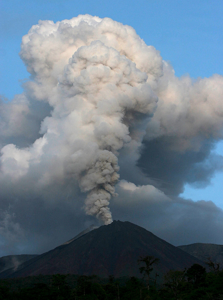 Volcanes Ecuador tweet media