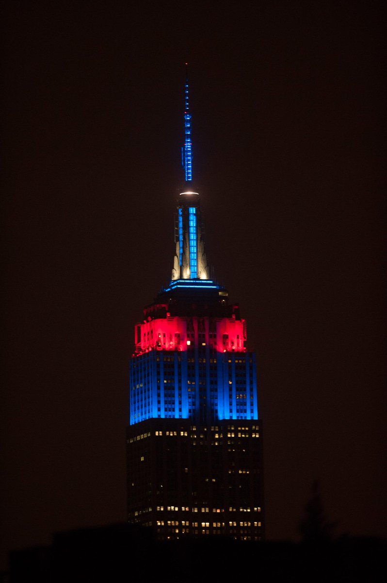 EmpireStateBldg's tweet photo. Congrats to the @Patriots on their #SuperBowl victory! We're glowing in their colors to celebrate. #PatriotsWin http://t.co/sIqaofaCVN