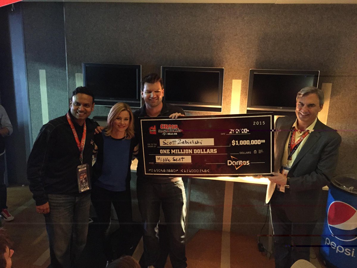 ElizabethBanks's tweet image. Congrats to Scott Zabielski on winning $1M and a dream job at @UniversalPics from @Doritos #CrashTheSuperBowl!