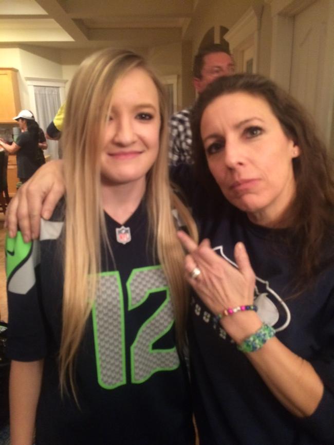 michaelajo_'s tweet photo. โ@imfrickenrose: Okay Laura whaaaat ๐ #fthepats #yeahknow #GoHawks http://t.co/tJ5JrIeU3Dโ how drunk is she